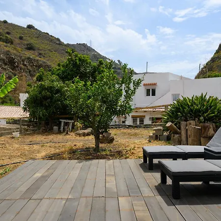 Peaceful Foreman House By Bandama & Nature